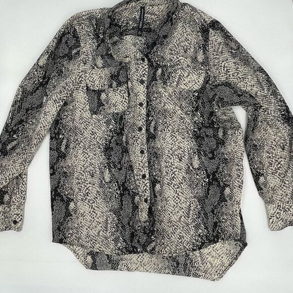 VIEW Walter Baker Reptile Print Oversized High Low Long Sleeve Button Down Shirt - Picture 2 of 6